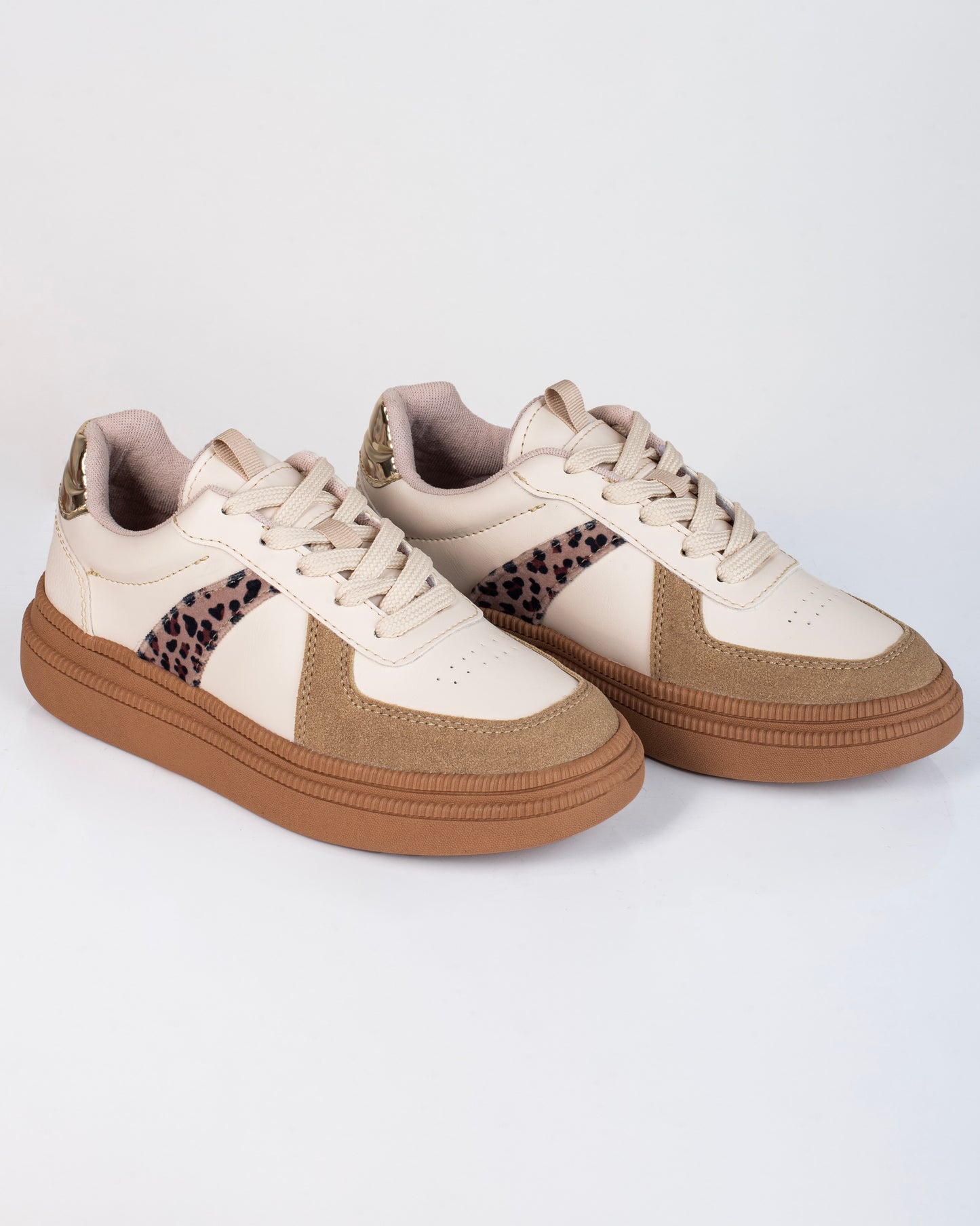 Tenis V687 👟✨